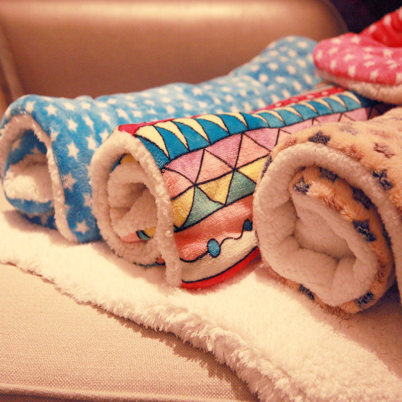 Adorable Cat & Dog Blankets - Cozy Pet Mats for Ultimate Comfort