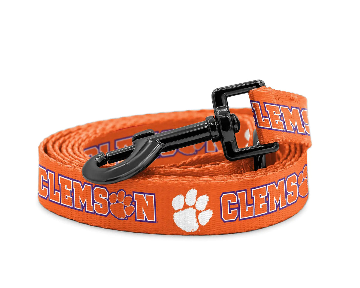 GameDayPaws™ NCAA Official Dog Leash - My Pet Collective GameDayPaws™ NCAA Official Dog Leash